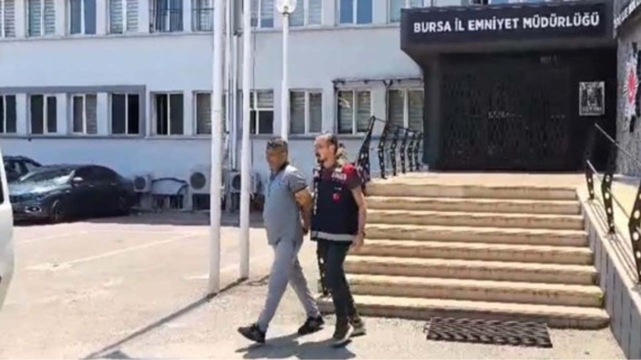 Kendisini Kaymakam Olarak Tanıttı, Onlarca Kişiyi Dolandırdı Kemal Sunal'ın 'Deli Deli Küpeli' Filmi Gerçek Oldu! (1)