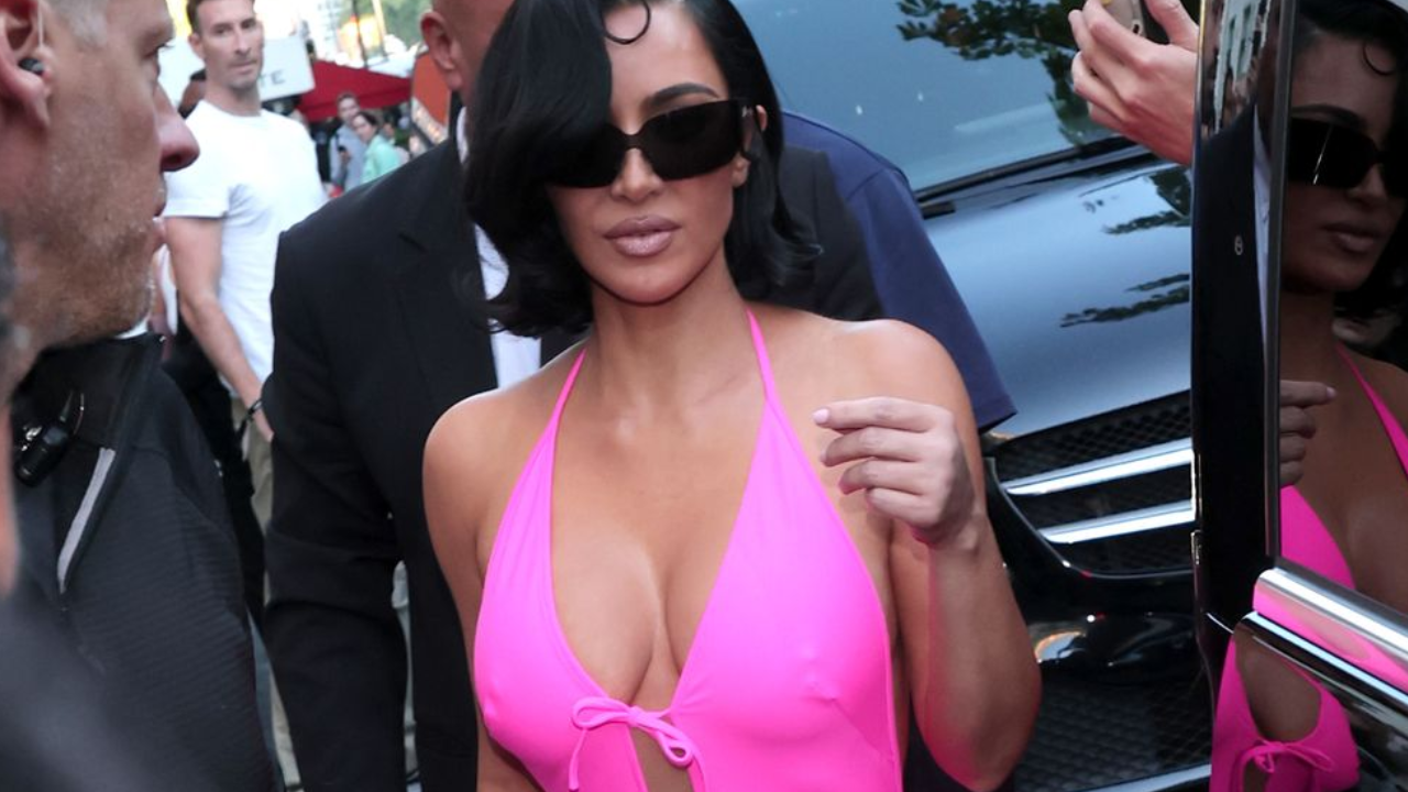 Kim Kardashian'ın Podyum Yürüyüşü Dalga Konusu Oldu (1)