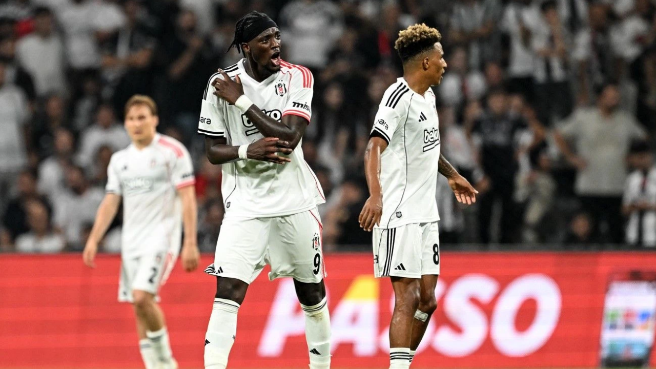 Oğuzhan Özyakup’tan Beşiktaş Taraftarına Sitem ‘’Futbolcuları Yuhalamak Doğru Değil’’ (1)