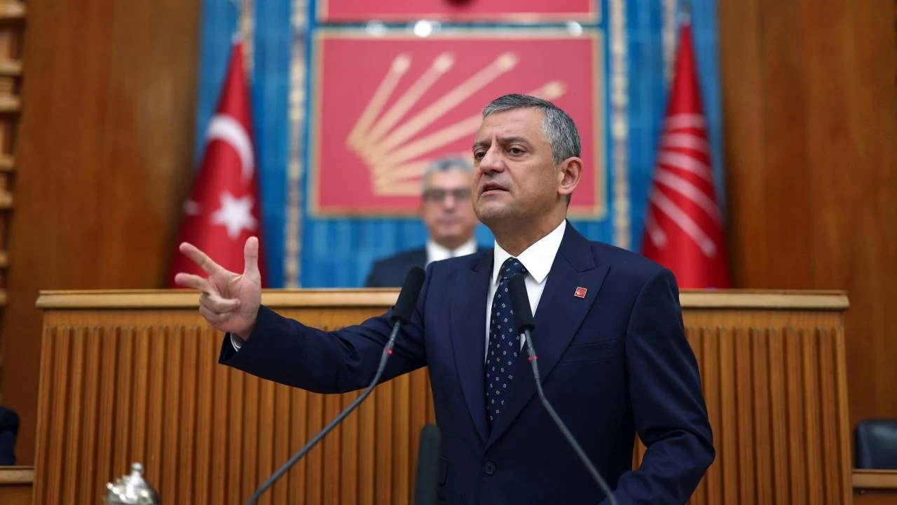 Ozgur Ozel 2 Milyon Uyemiz Ataturk Un Partisine Secim Olmadan Gelecek Adamin Alnini Karislar