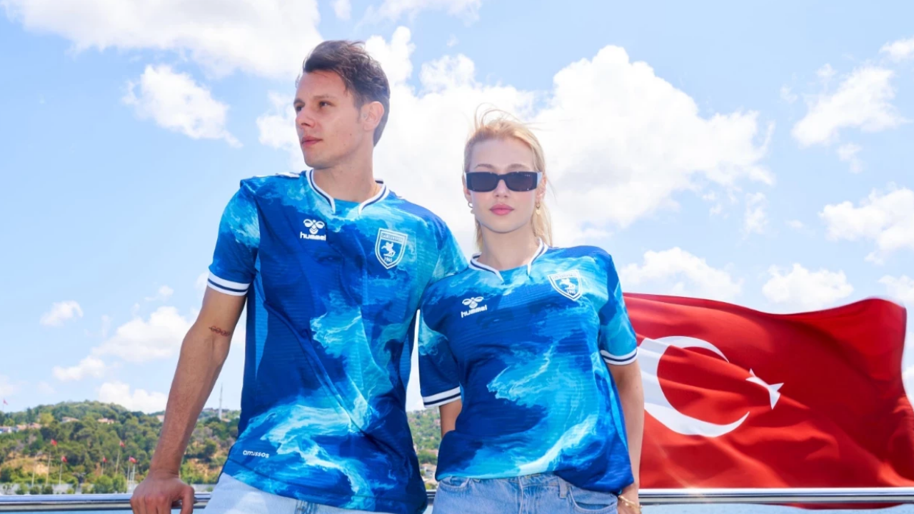 Samsunspor, Yeni Sezon Formasını Tanıttı Atatürk Ve Karadeniz Esintili Mavi Forma Çok Beğenildi (1)