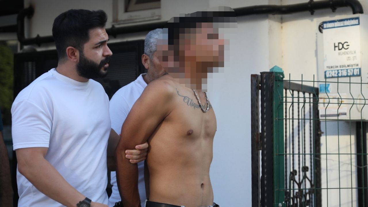 Yardim Çiğliklari Duyuldu Boğazi Kesi̇len Kadin Yaşamini Yi̇ti̇rdi̇ (3)