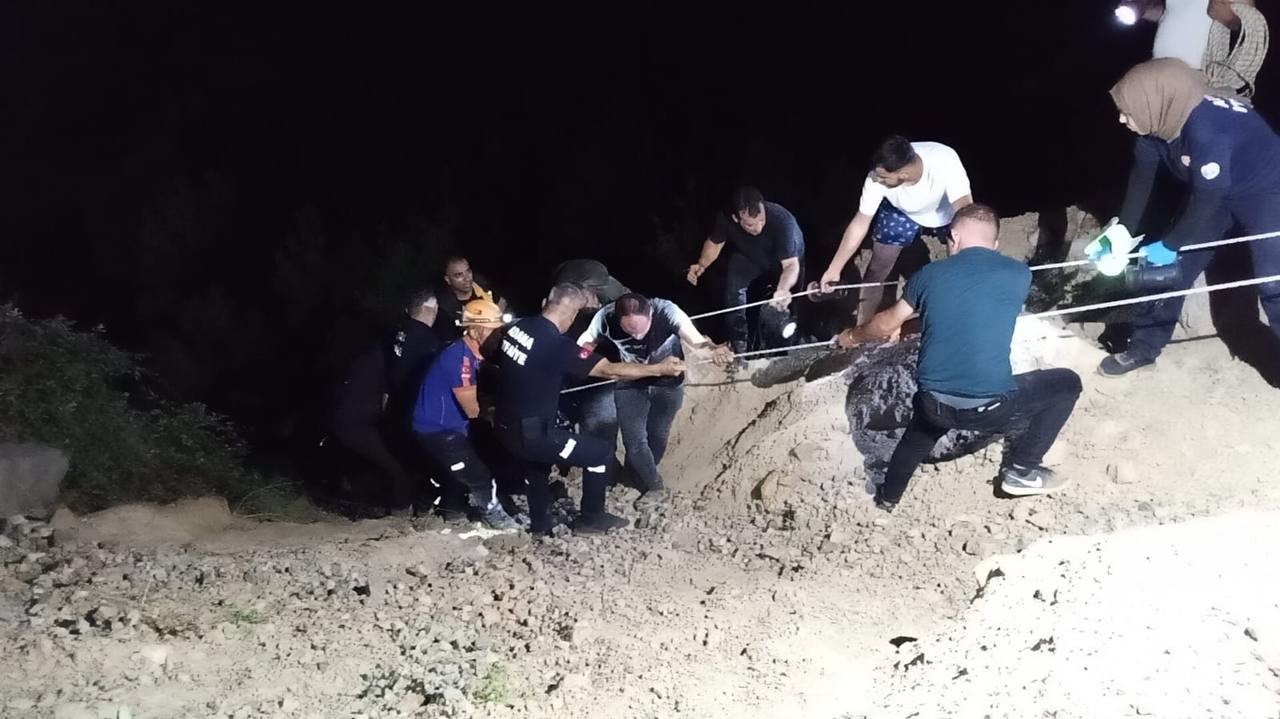 Kozan’da feci kaza: Otomobil uçuruma yuvarlandı, 5 ölü
