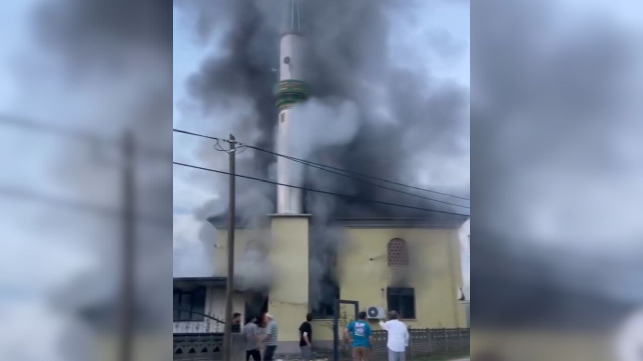 Akşam Namazı Öncesi Cami Alev Alev Yandı (3)