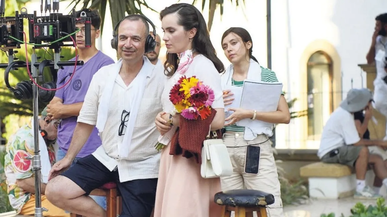 Ayşe Tatile Çıktı Filminin Setinden Ilk Görüntüler Yayınlandı