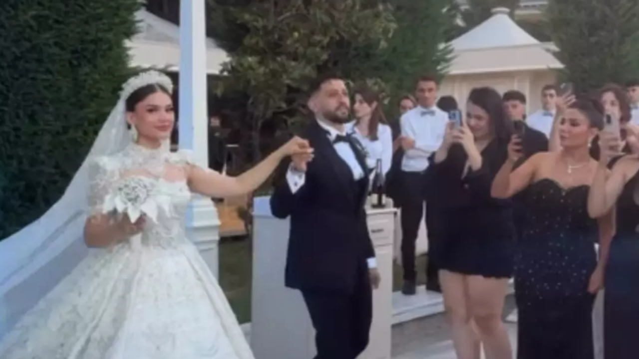 Burak Bulut Ile Eda Sakız’ın Düğünündeki Takılar Sosyal Medyayı Salladı