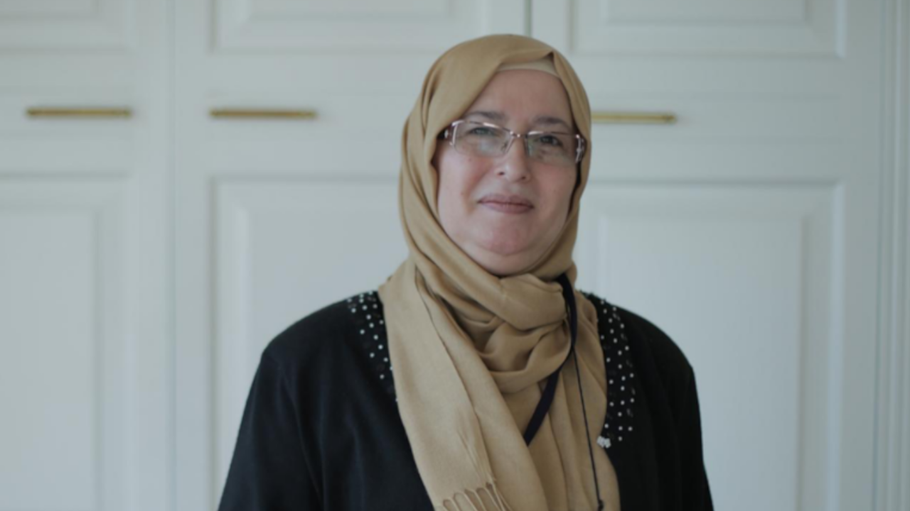 Feminist Yazar Berrin Sönmez’den Diyanet’e Tepki ‘’Başörtü Dayatmasına Karşı Başımı Açıyorum’’