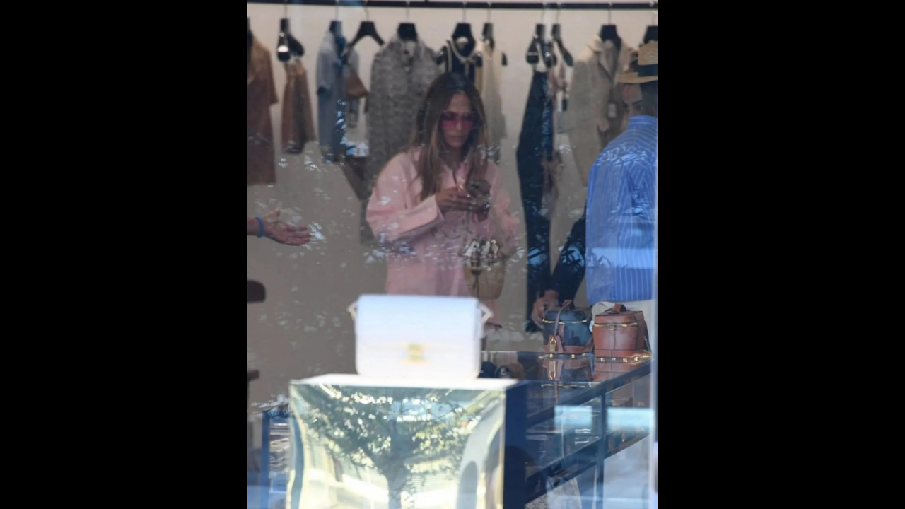 Jennifer Lopez’in İstanbul Macerası Sorunlu Başladı Mağazaya Alınmadı, ‘’Sorun Değil’’ Dedi (2)
