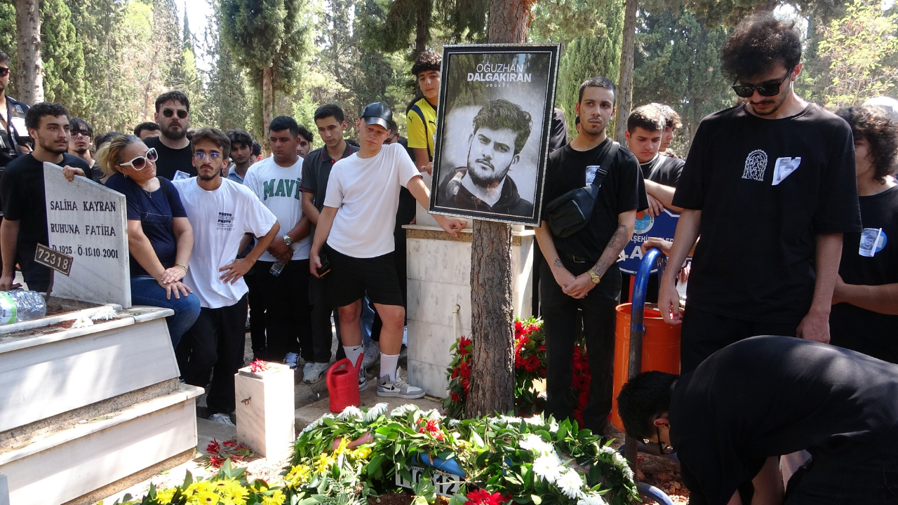 Jrokez Lakaplı Yayıncı Oğuzhan Dalgakıran, Memleketi Mersin’de Toprağa Verildi (1)
