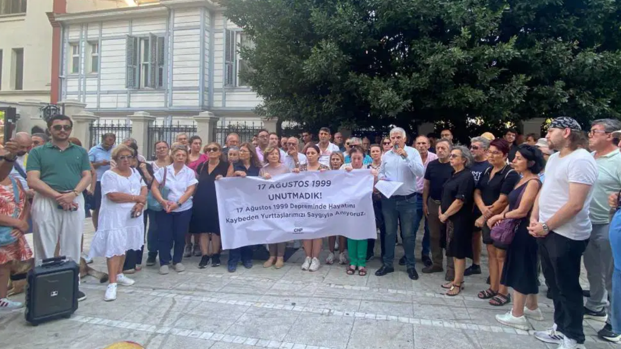Kadıköy'de 17 Ağustos 1999 Depremini Andılar! Deprem Değil, İhmal Can Aldı