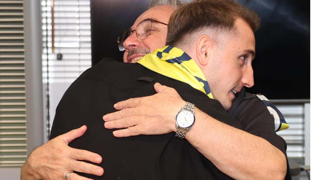 Kerem Aktürkoğlu, Fenerbahçe'ye İçin İstanbul'da Türkiye'nin En Büyük Ve Şerefli Kulübü... (1)