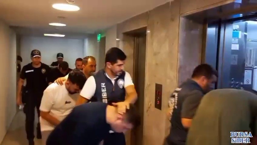 Lüks Rezidansta Yasadışı Bahis Üssü: 7 Kişi Tutuklandı! 05