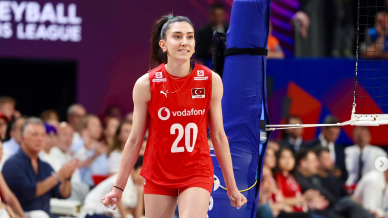Milli Voleybolcu Yaprak Erkek Kimdir, Nereli Ve Kaç Yaşında Yaprak Erkek Biyografisi Ve Kariyeri (1)