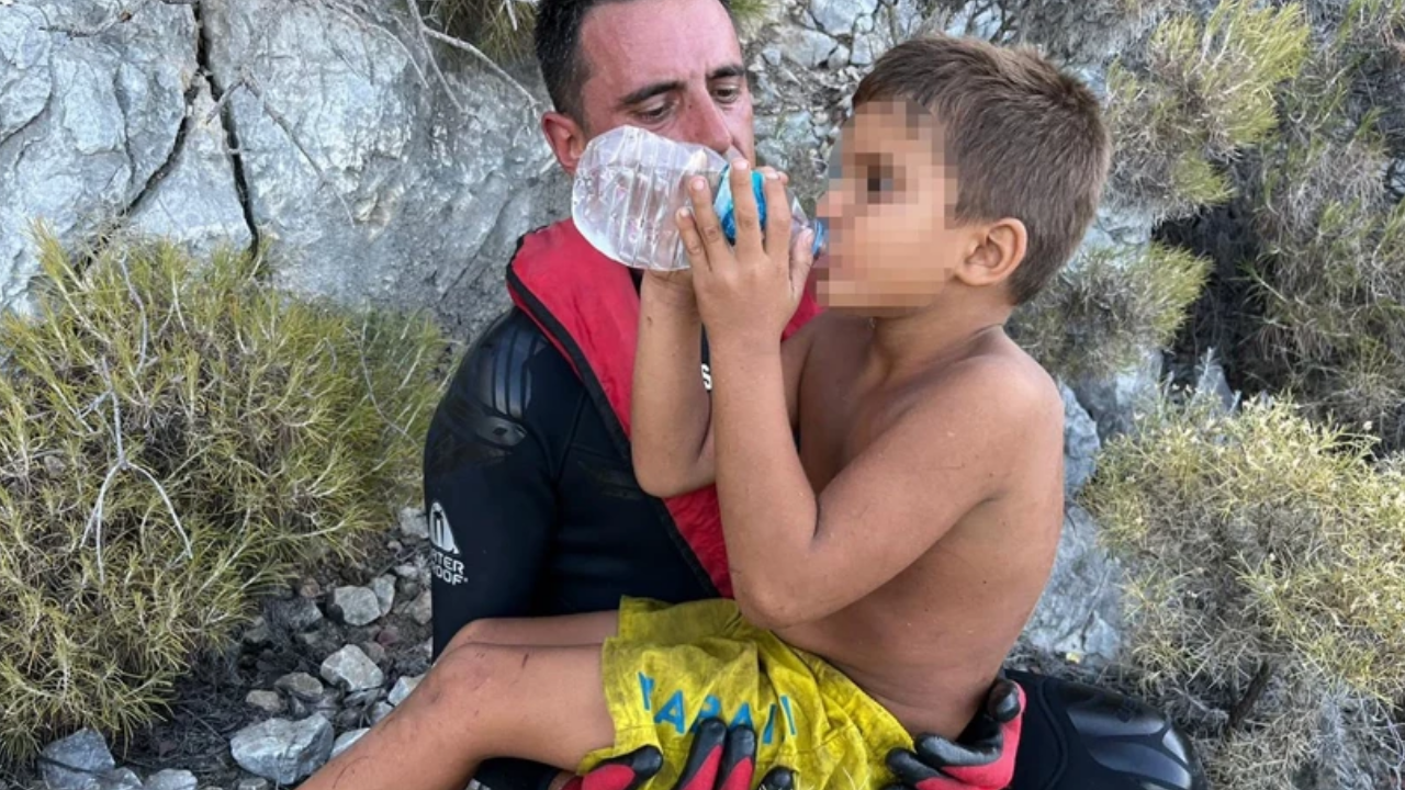 Muğla’da Deniz Faciası Mucizeye Dönüştü Kayıp 2 Çocuk 12 Saat Sonra Bulundu