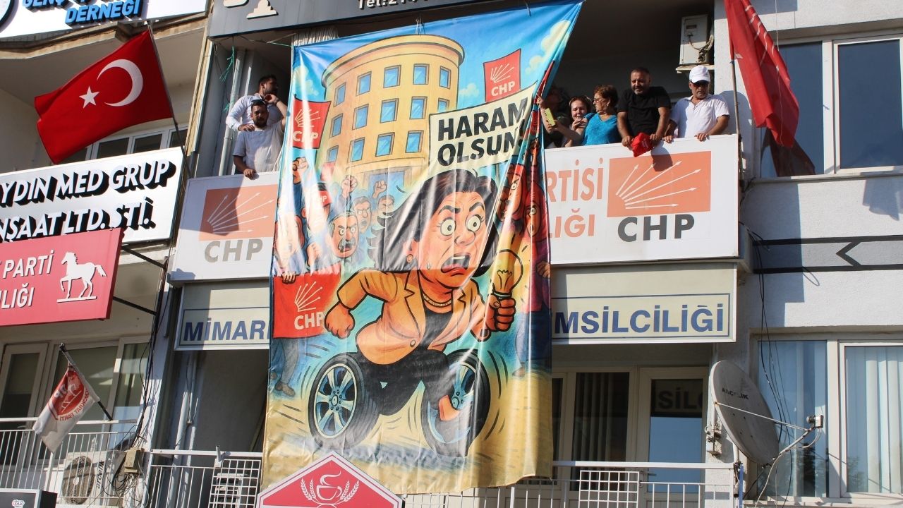 Özlem Çerçioğlu’na Topuklu Ayakkabılı Protesto (2)