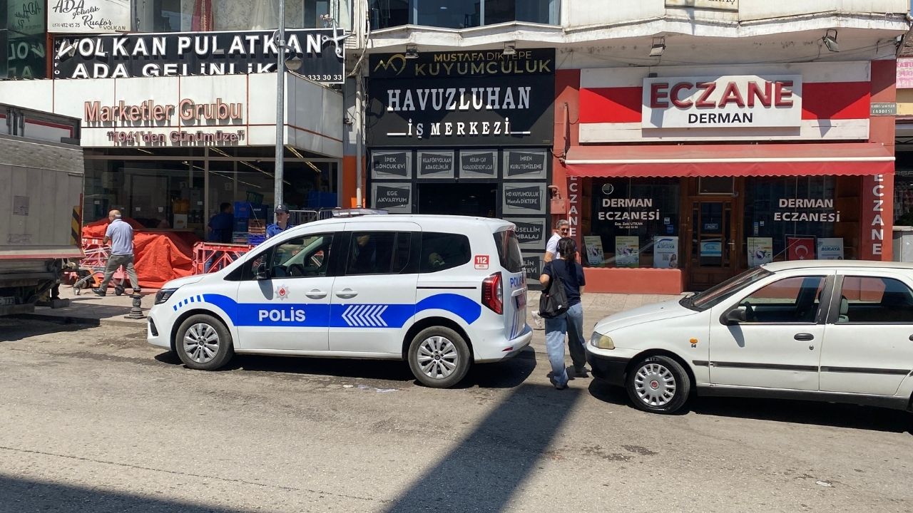 Şaka Gibi Soygun Oyuncak Tabancayla Kuyumcuya Daldı! (4)