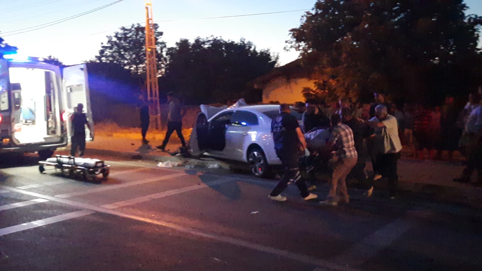 Samsun Vezirköprü’de Otomobil Ile Traktör Çarpıştı 3 Yaralı1