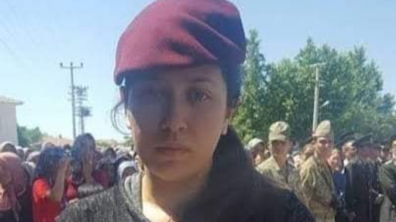 Şehit Ömer Halisdemir’in Kızı Elif Nur Halisdemir Teğmen Olarak Mezun Oldu