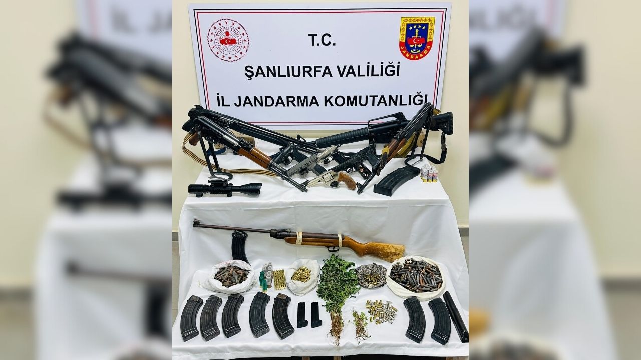 Silahları Su Bidonuna, Kenevirleri Saksıya Gizlemişler