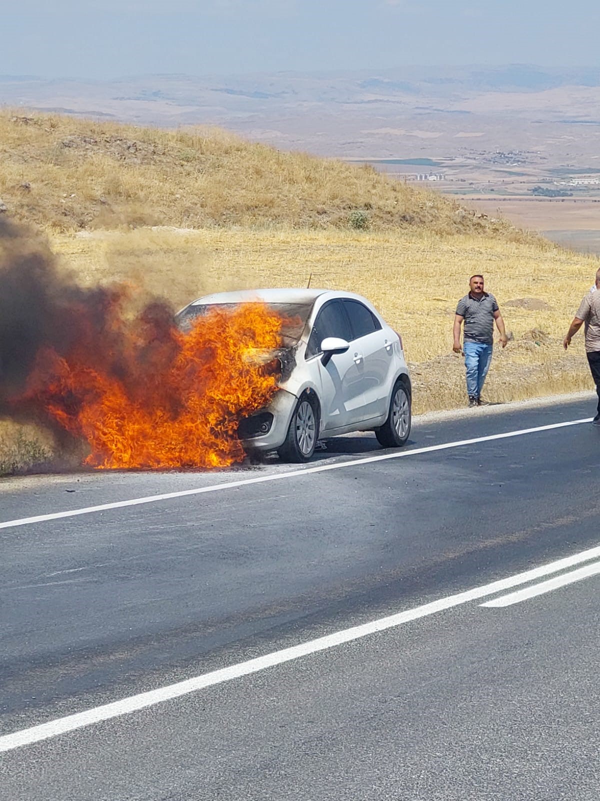 Yozgat’ta Seyir Hâlindeki Araç Alev Alev Yandı!1