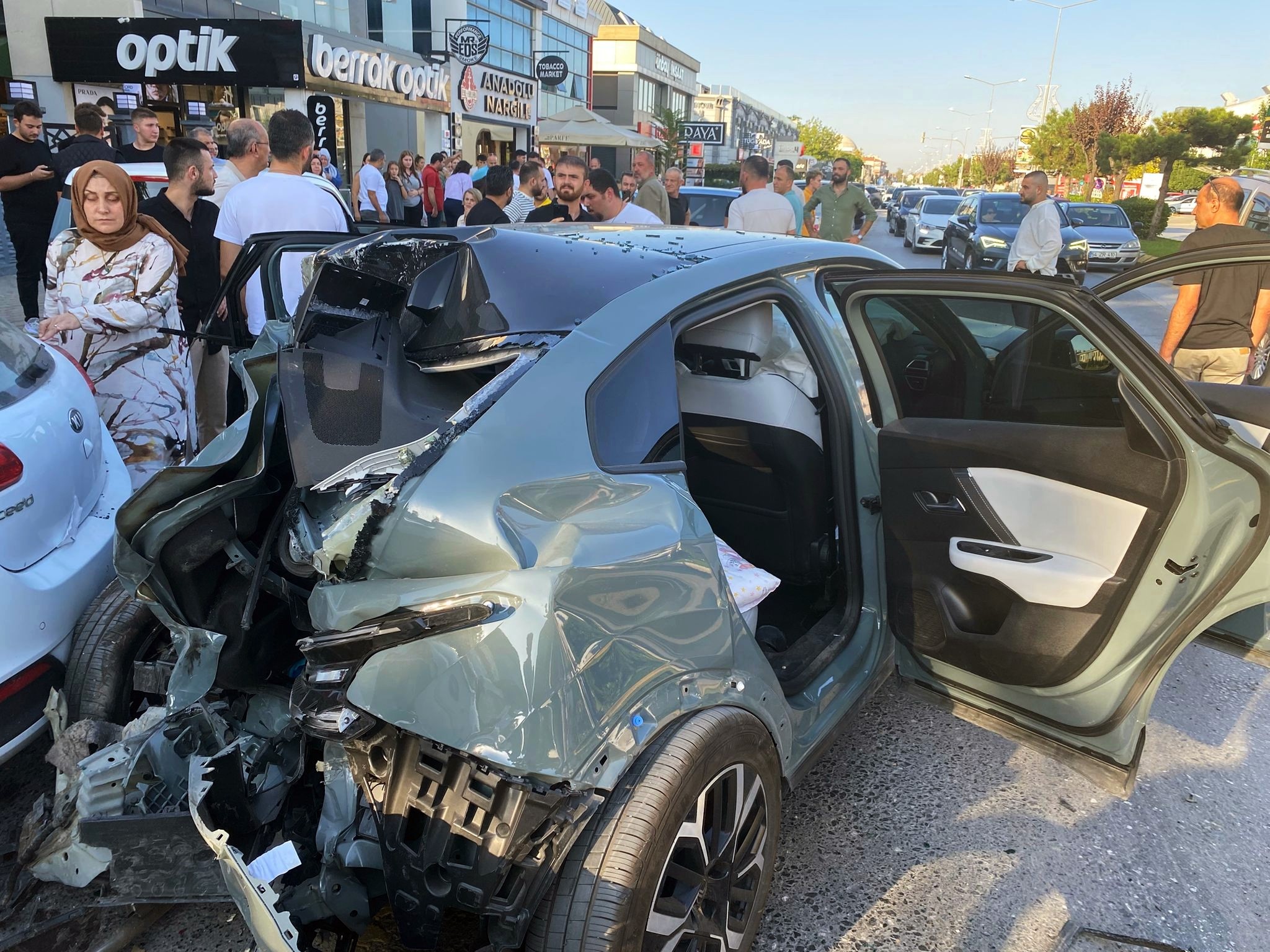 Beton mikseri 4 aracı biçti: 2 çocuk yaralandı-1