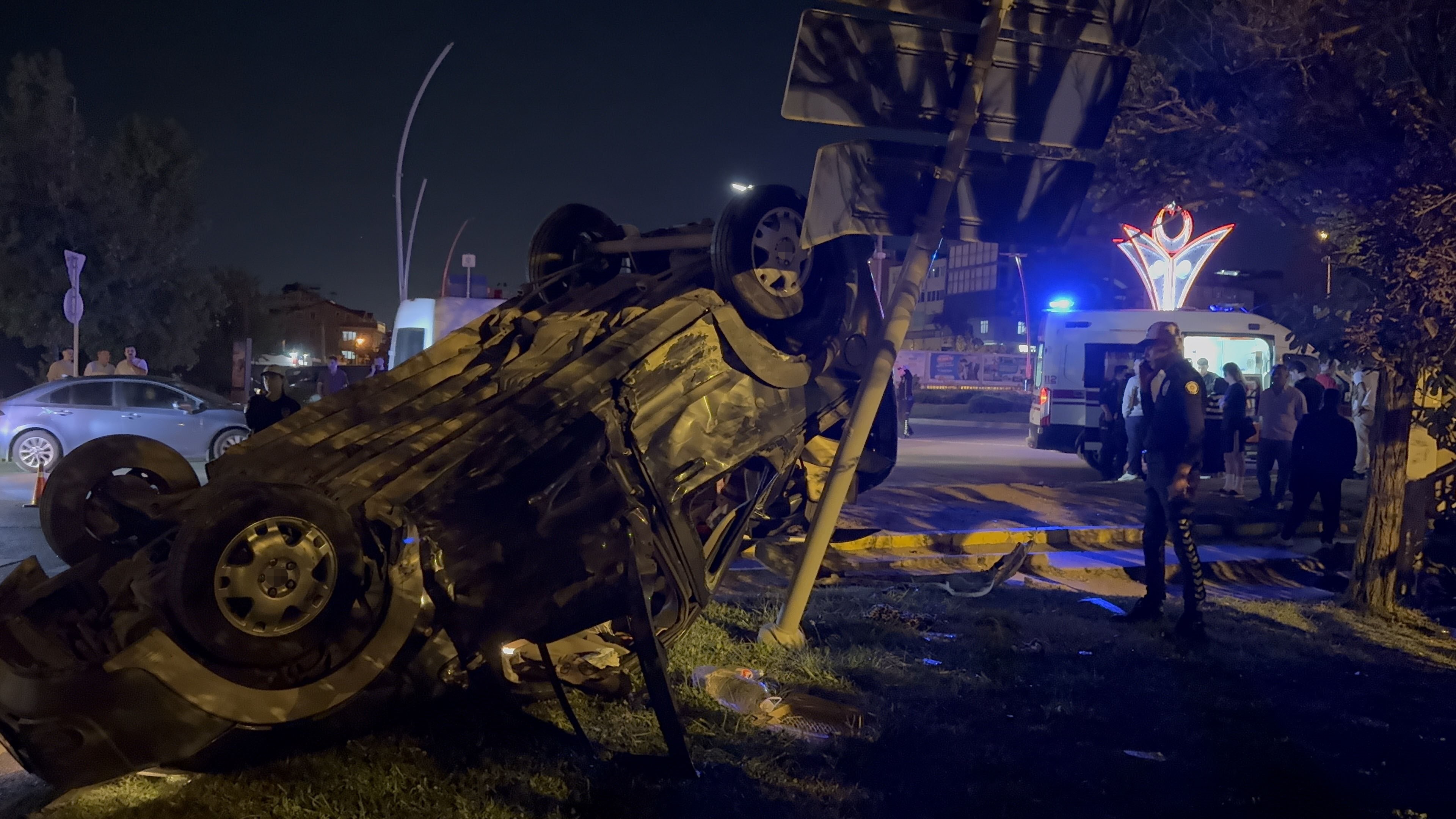 Kocaeli'de ticari araçlar çarpıştı: 6 yaralı-1