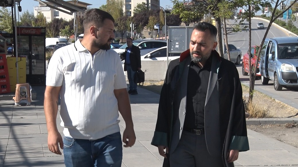 Taksi şoförüne trafikte vahşi saldırı: Dişleri kırıldı, parasını kaybetti-1