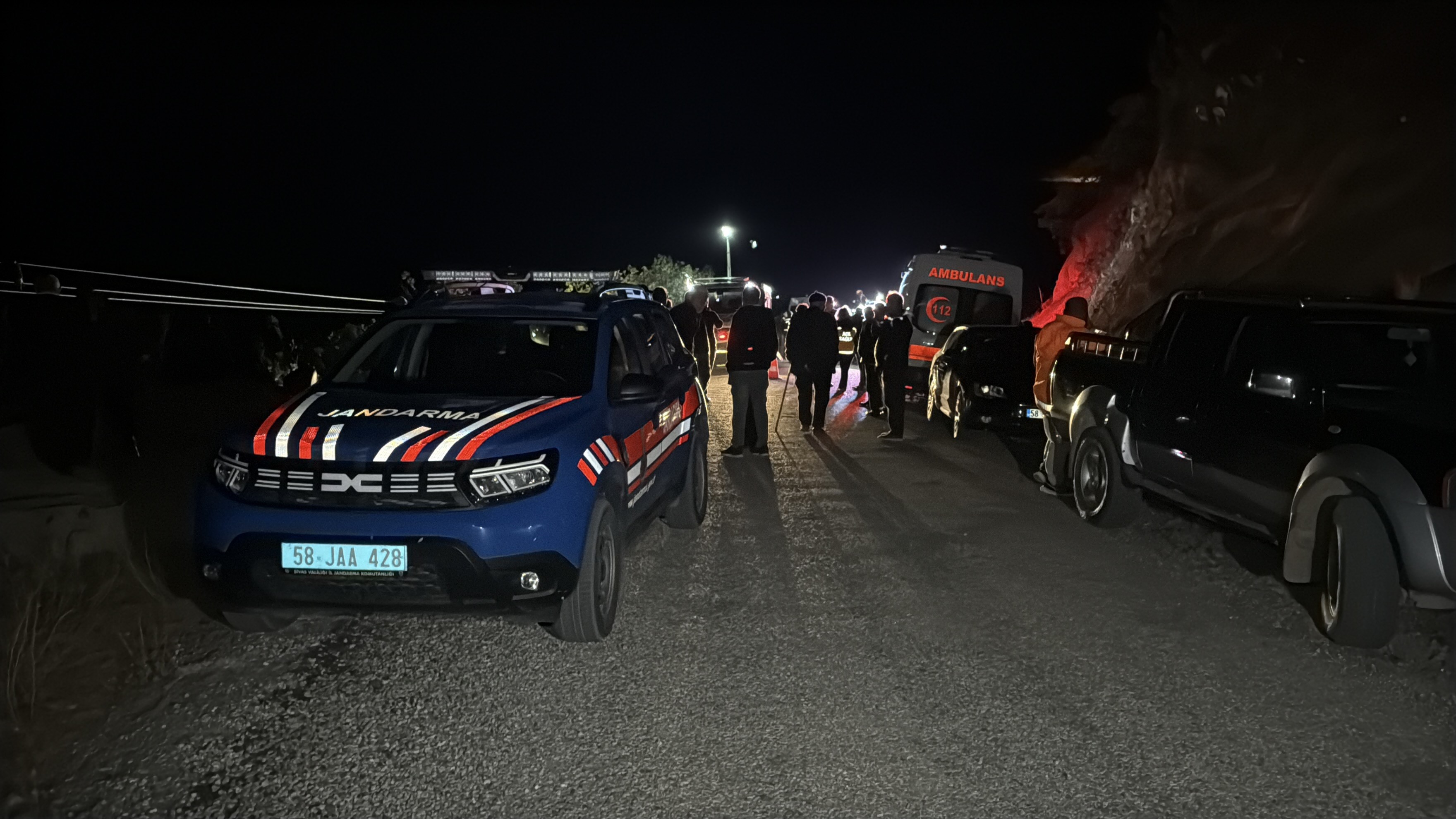 Sivas’ta otomobil uçuruma yuvarlandı: 4 ölü