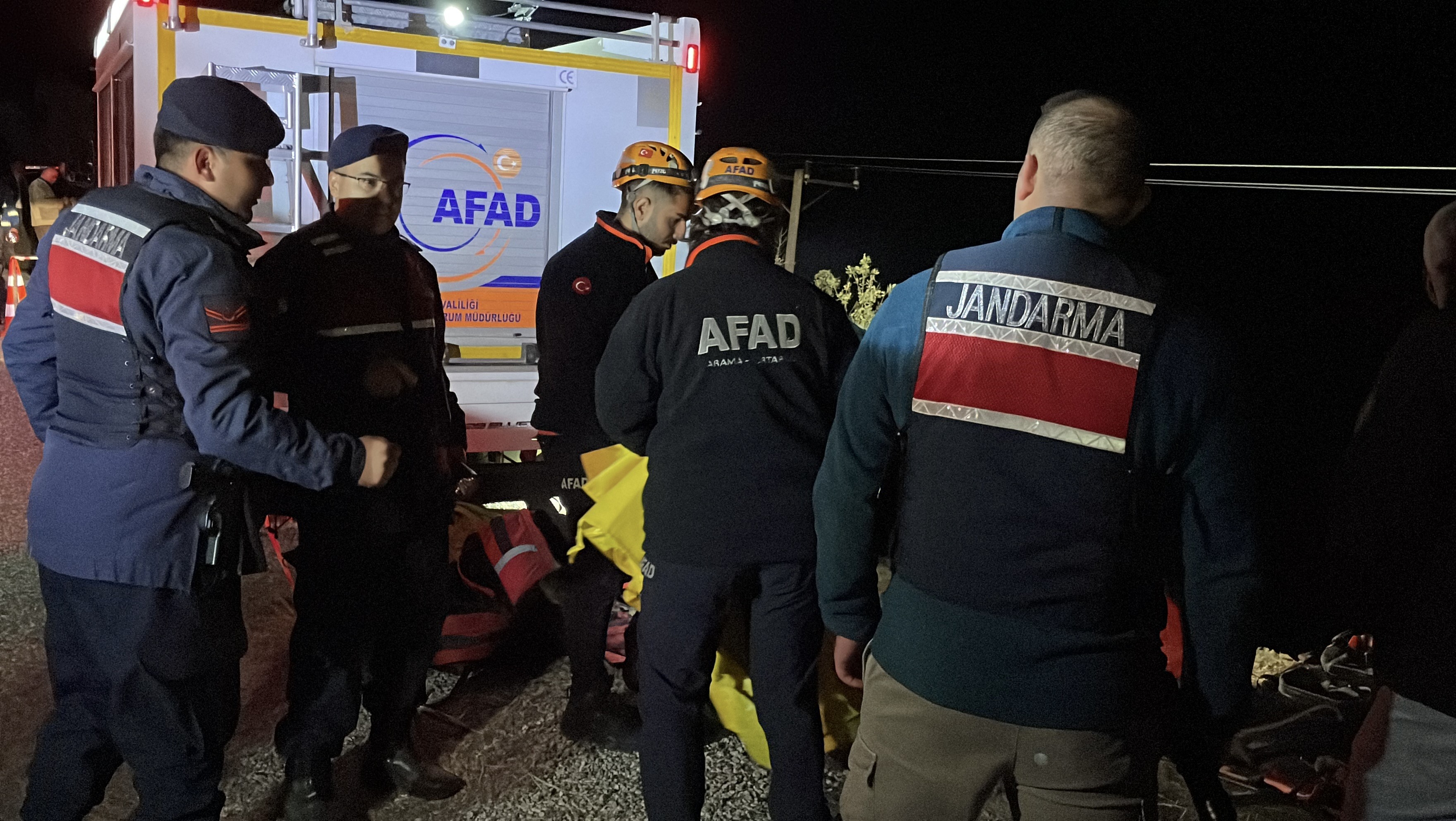 Sivas’ta otomobil uçuruma yuvarlandı: 4 ölü-2