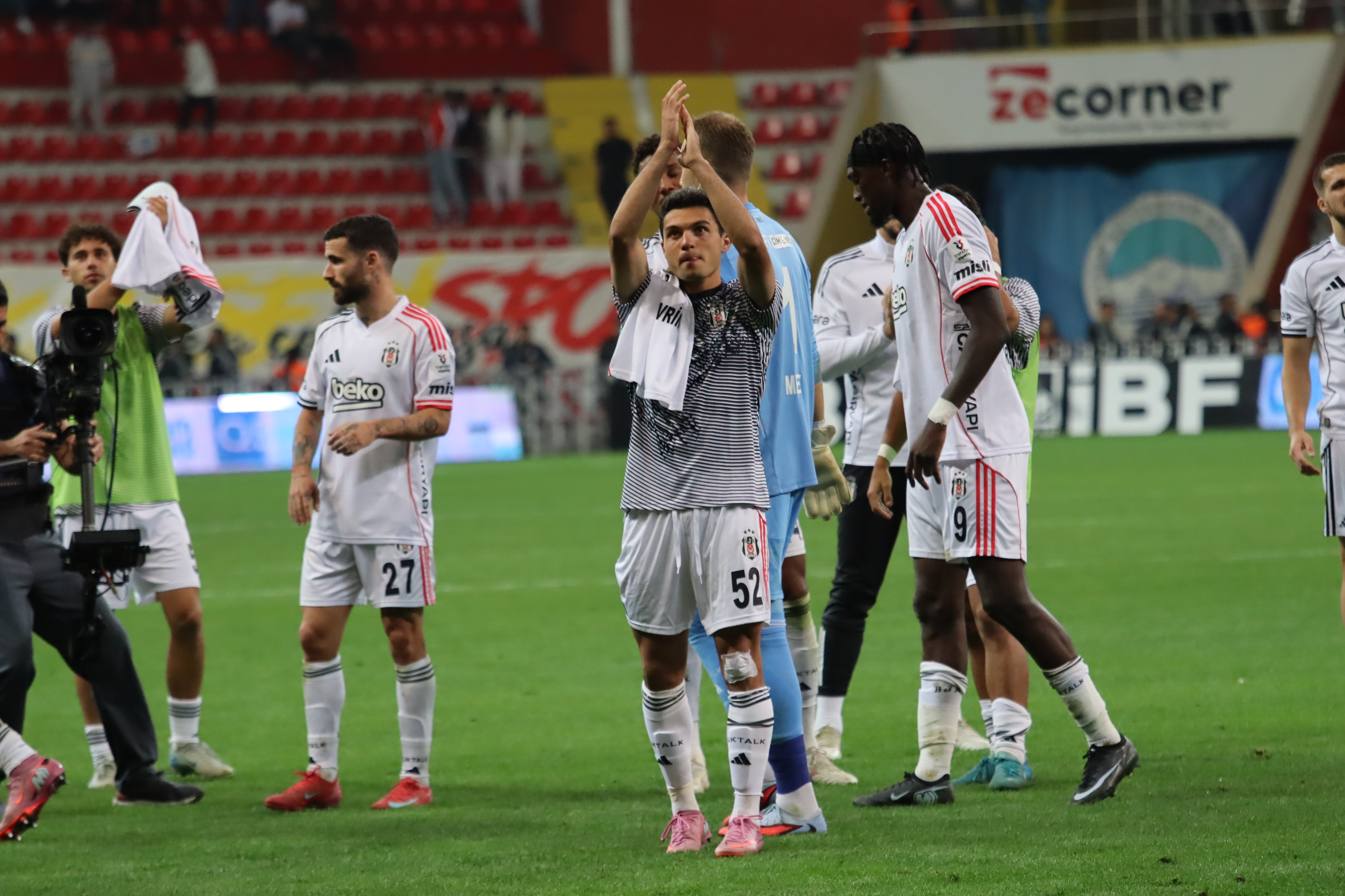 Beşiktaş Kayseri’de fırtına gibi esti: 4-0-1