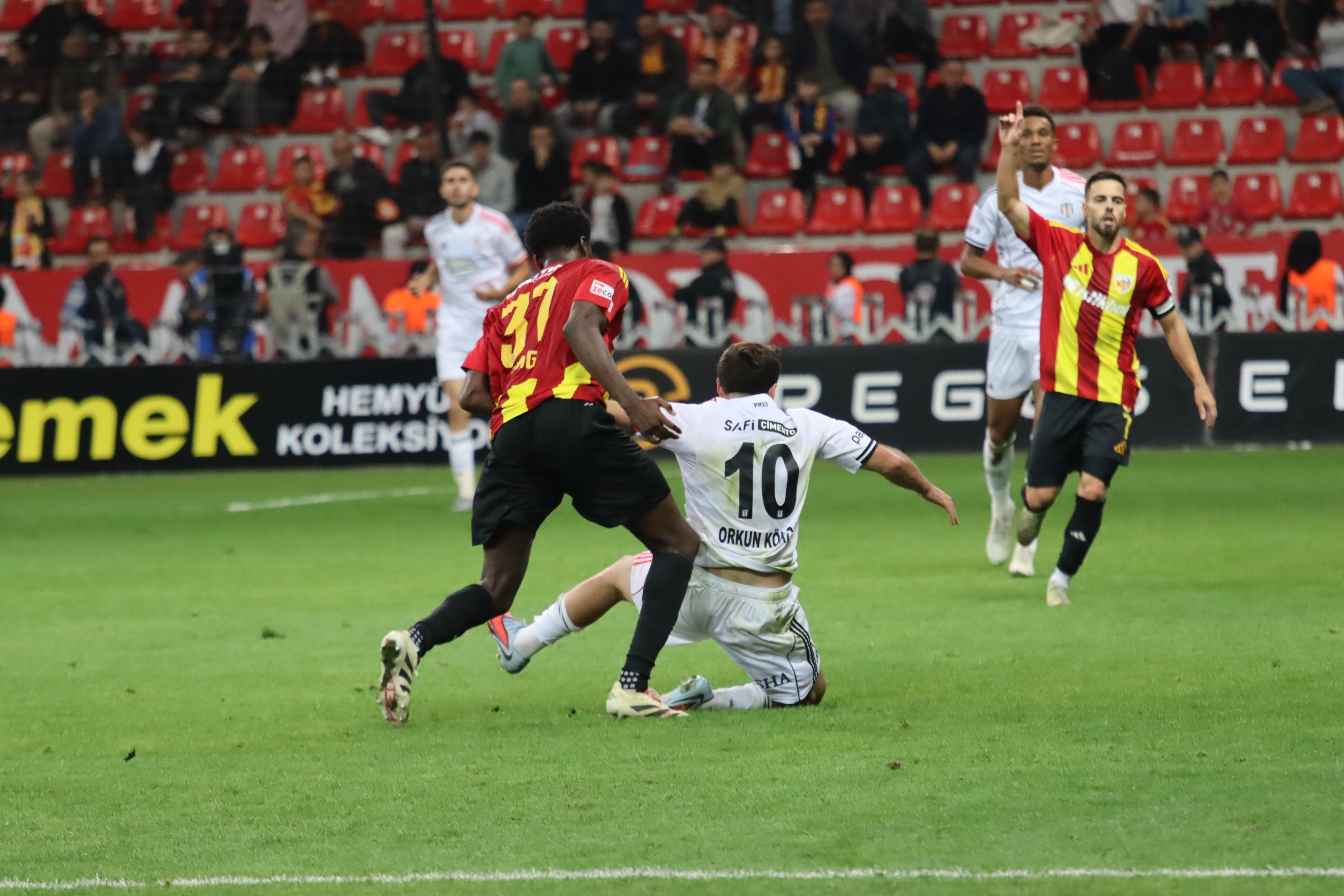 Beşiktaş Kayseri’de fırtına gibi esti: 4-0-2