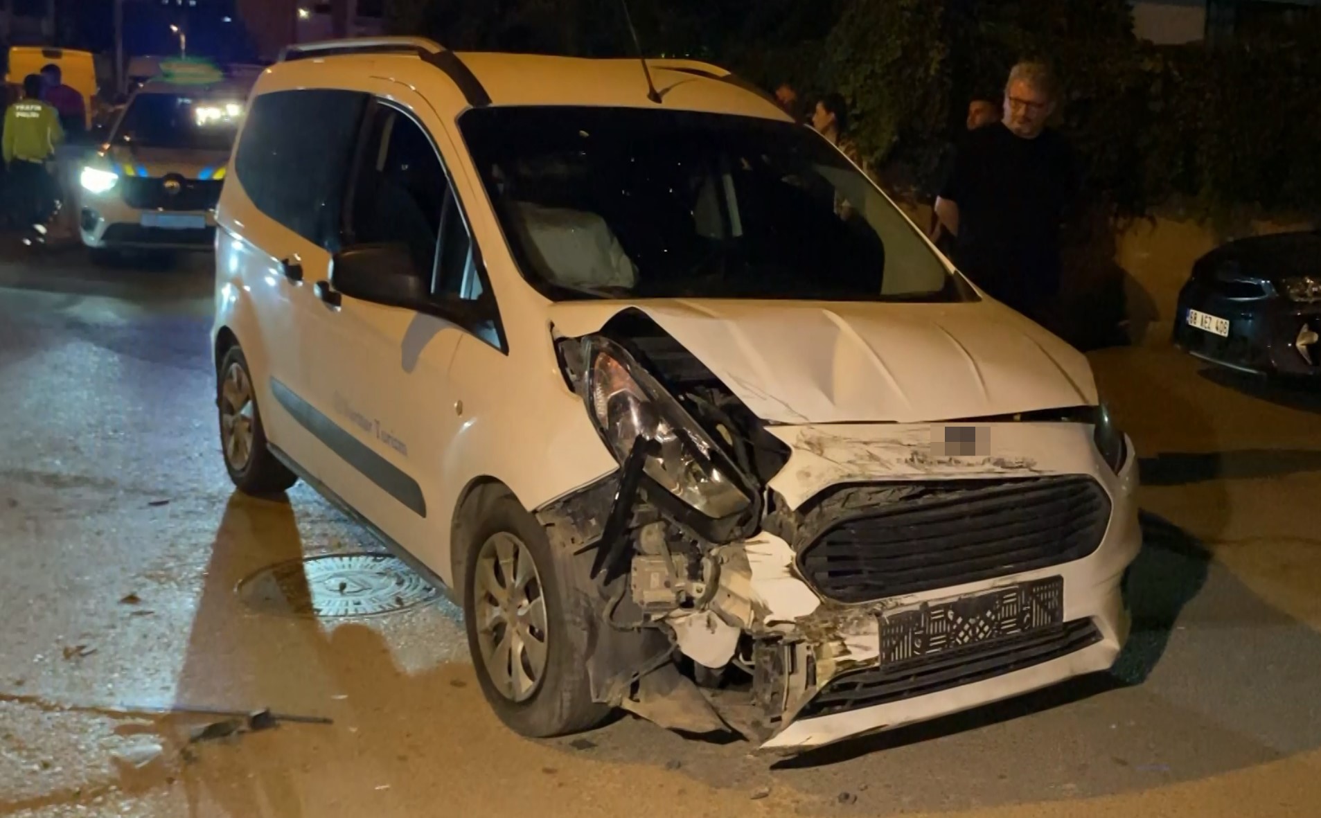 Aksaray’da kavşakta çarpışma: 3 yaralı-2