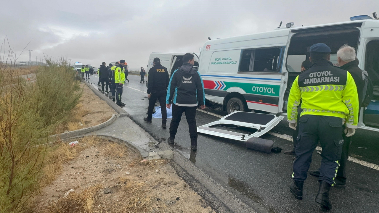 Aksaray Otoyolunda Acı Kaza 2 Asker Şehit Oldu, 1 Sivil Hayatını Kaybetti