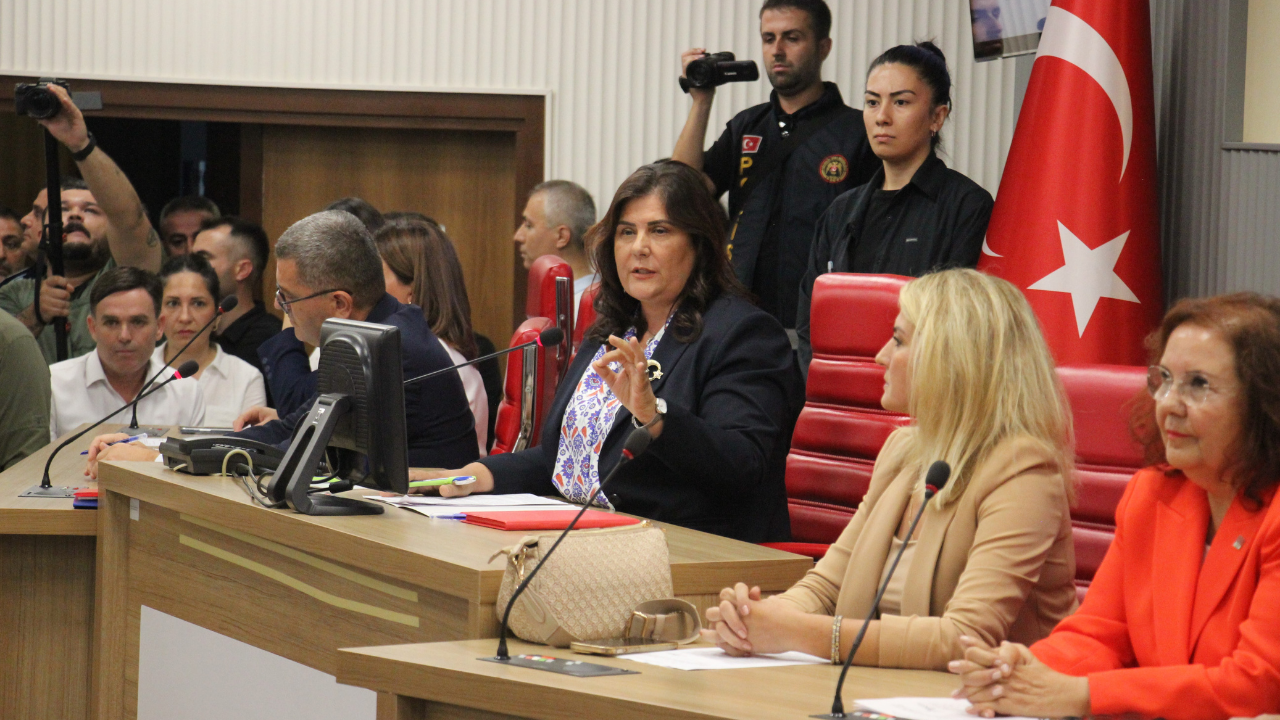 Chp Grubu Öneriyi Reddetti, Özlem Çerçioğlu Meclis Toplantısını Erteledi (2)