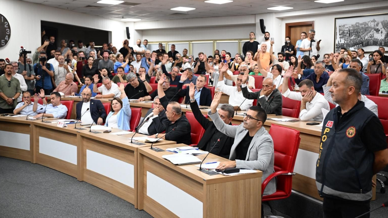 Chp Grubu Öneriyi Reddetti, Özlem Çerçioğlu Meclis Toplantısını Erteledi