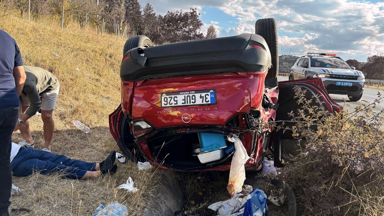 Çorum’da Takla Atan Otomobilde 2 Kişi Yaralandı
