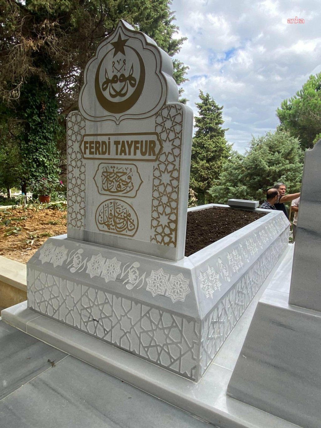 Devlet Bahçeli, Ferdi Tayfur’a Mezar Yaptırdı! 1