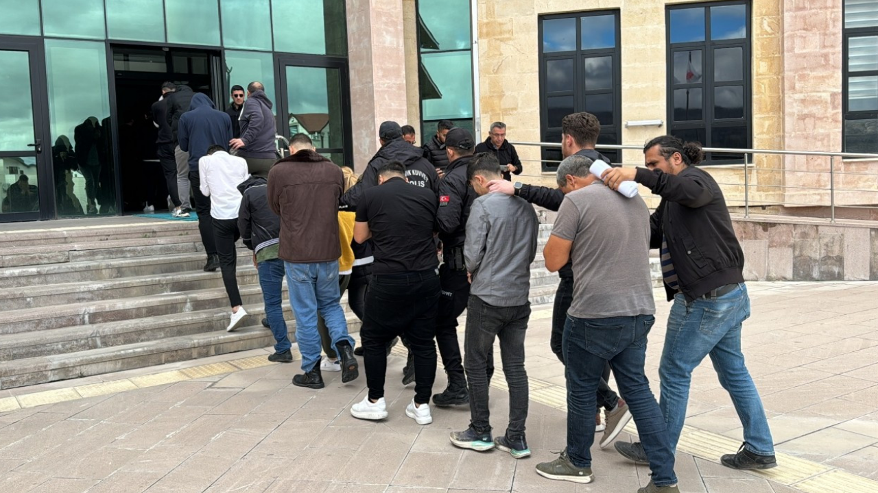 İstanbul’da Yasa Dışı Bahis Operasyonu 4 Kişi Gözaltında (1)