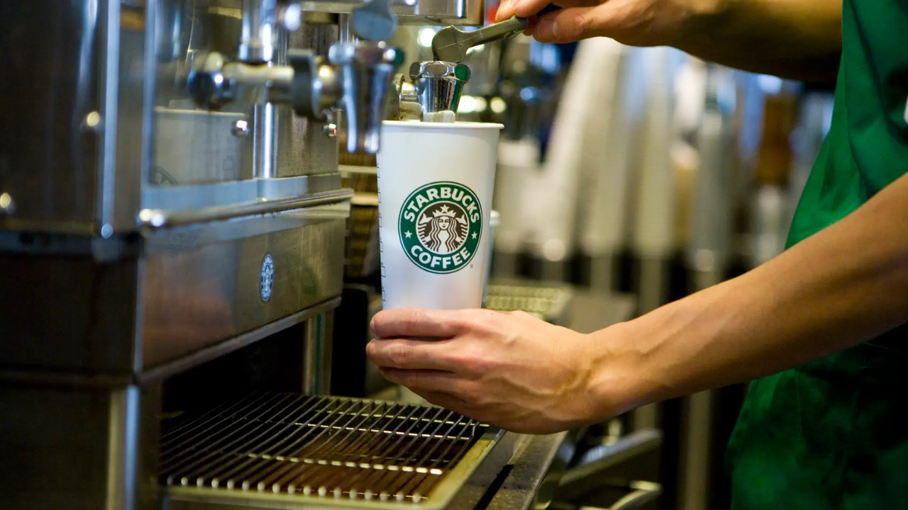 Kahve Zinciri Devi Starbucks, Yüzlerce Şubesini Kapatıyor (1)