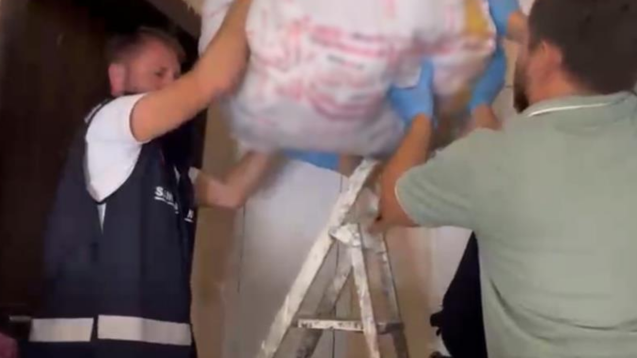 Samsun'da Uyşturucu Operasyonu 16 Yaşındaki Çocuktan 68 Bin Hap Çıktı! (1)