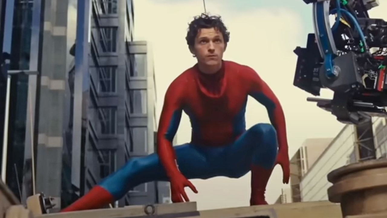 Tom Holland Sette Dengesini Kaybetti, Beyin Sarsıntısı Geçirdi