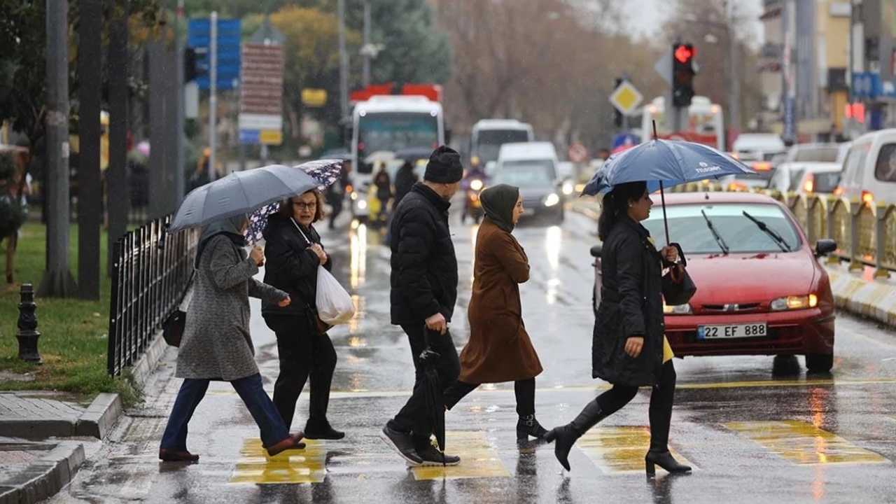 Türkiye’de Sağanak Yağış Dalgası Başlıyor Meteoroloji Bölge Bölge Uyardı