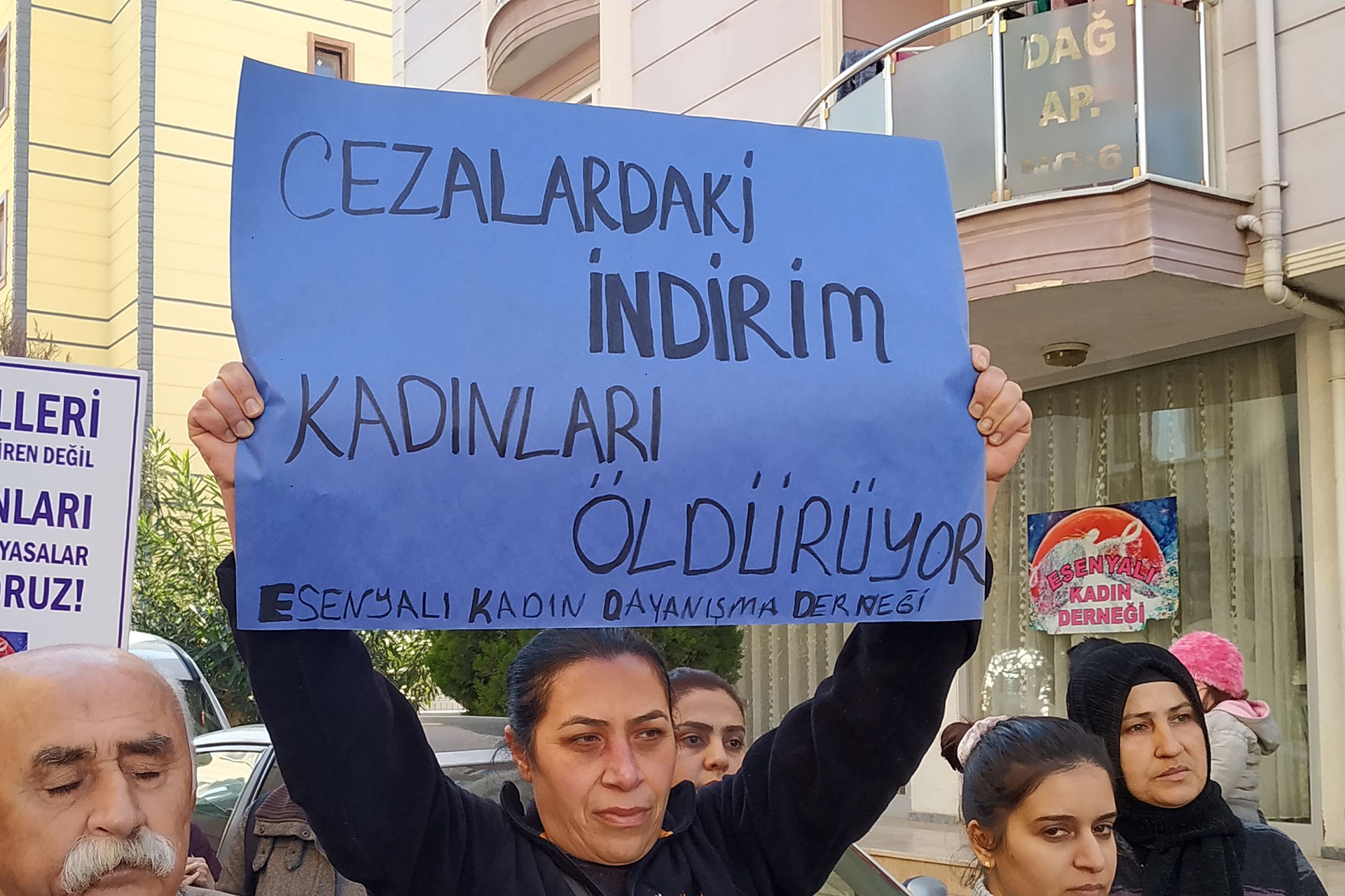 Uzaklastirma Kararina Ragmen Kadin Cinayetleri (1)