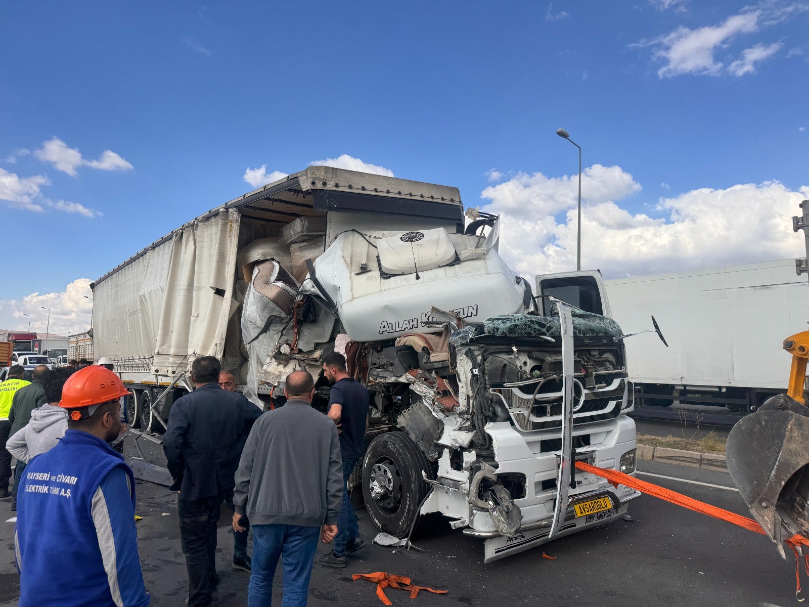 Kayseri’de zincirleme trafik kazası: 3 yaralı-2