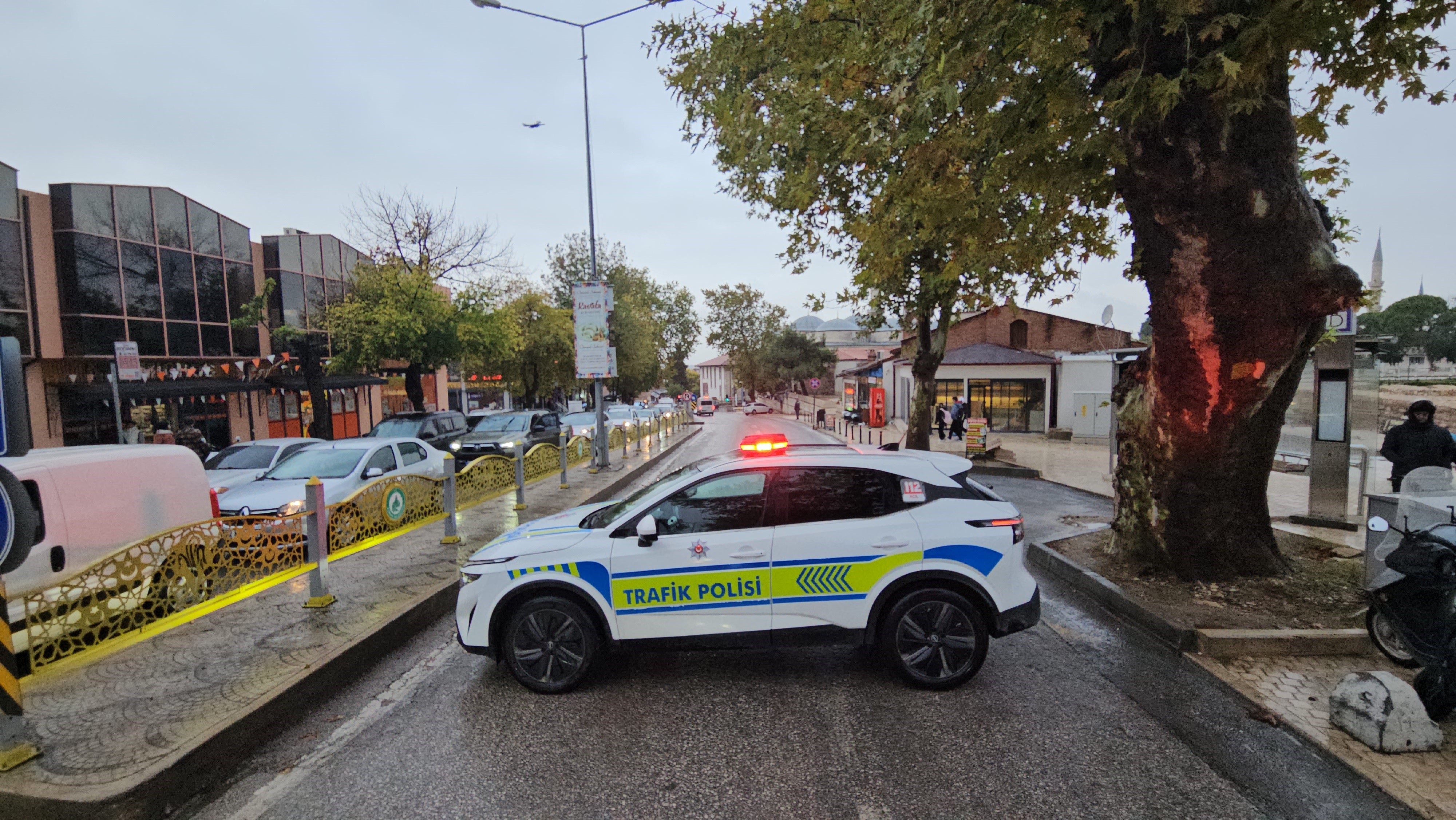 Edirne’de yola dökülen yağ kazaya neden oldu: 4 araç birbirine girdi-2
