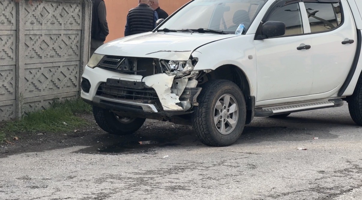Düzce’de kamyonetle motosiklet çarpıştı: 2 öğrenci ağır yaralı-2