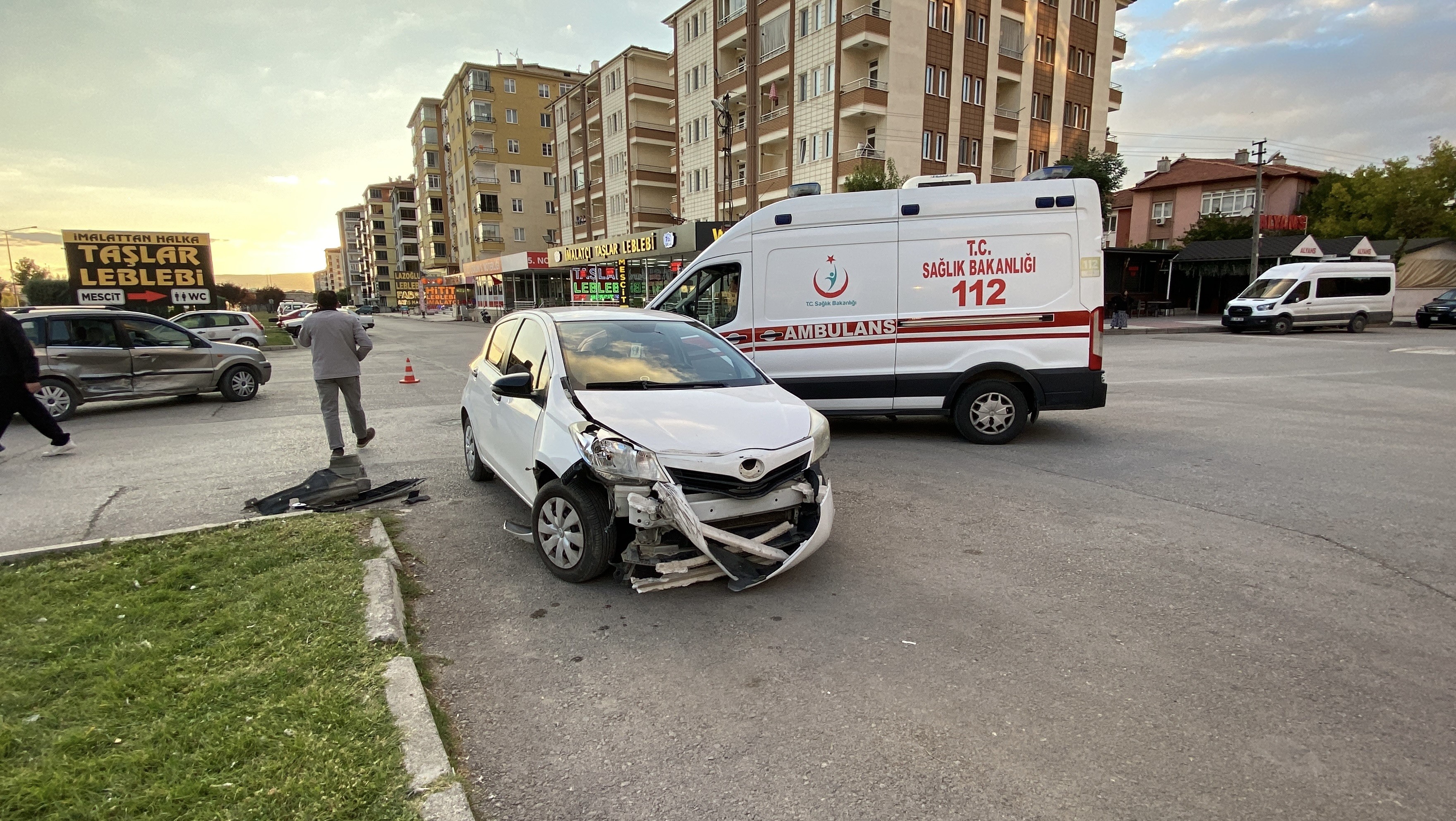 Çorum’da iki otomobil çarpıştı: 2 yaralı-1