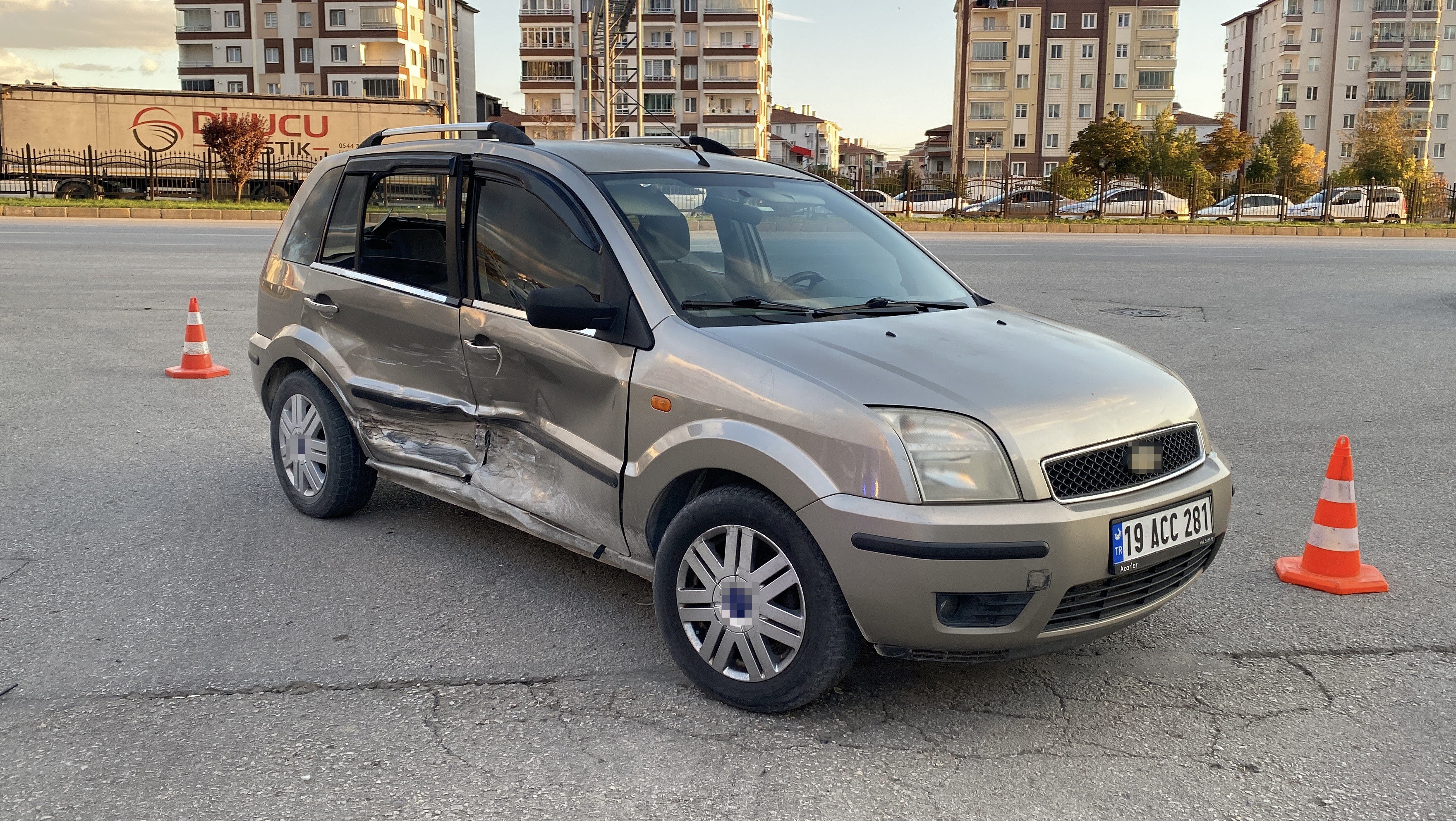 Çorum’da iki otomobil çarpıştı: 2 yaralı-2