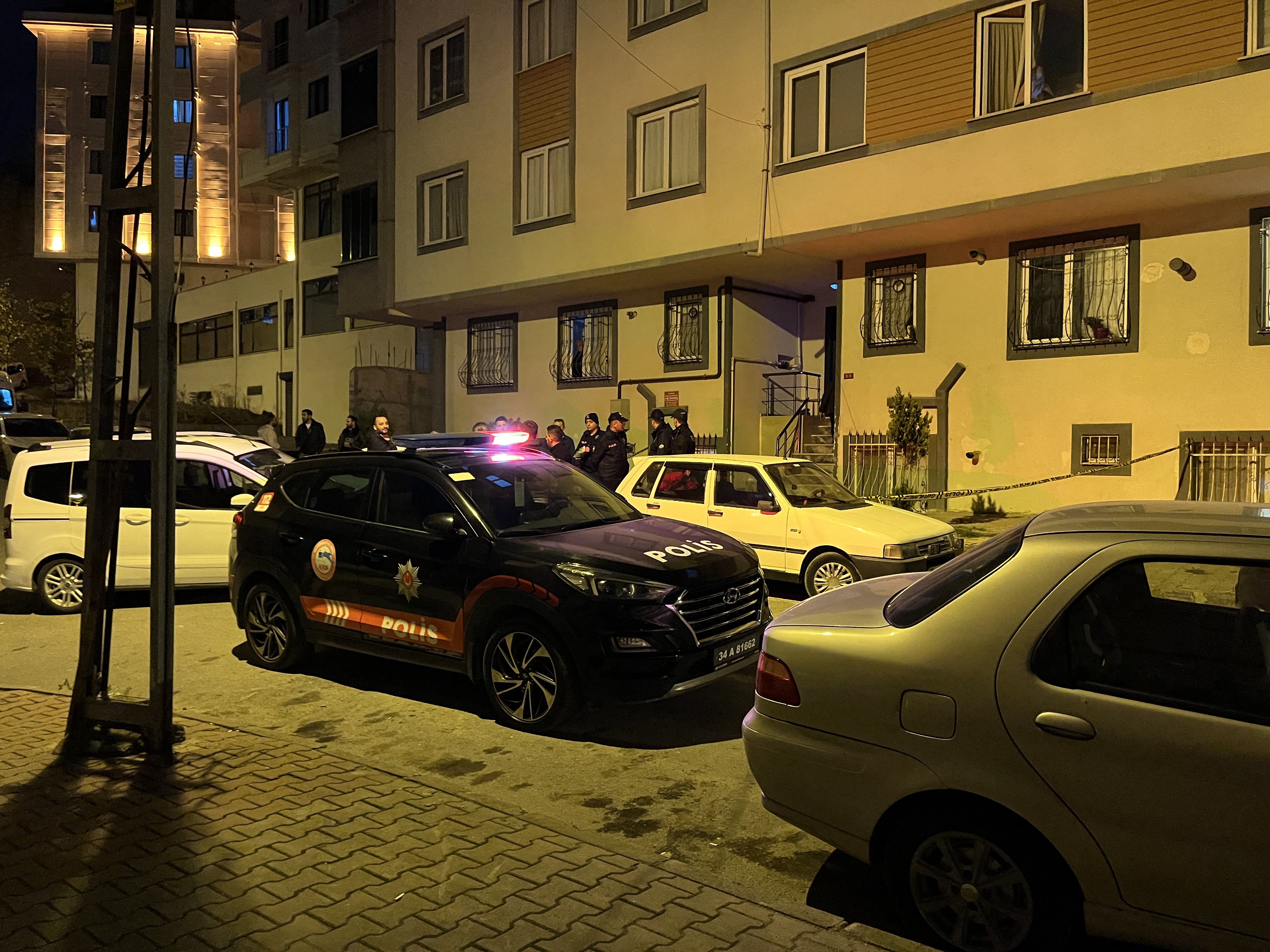 Arnavutköy’de yabancı uyruklu kişiye evinin önünde silahlı saldırı: Durumu ağır