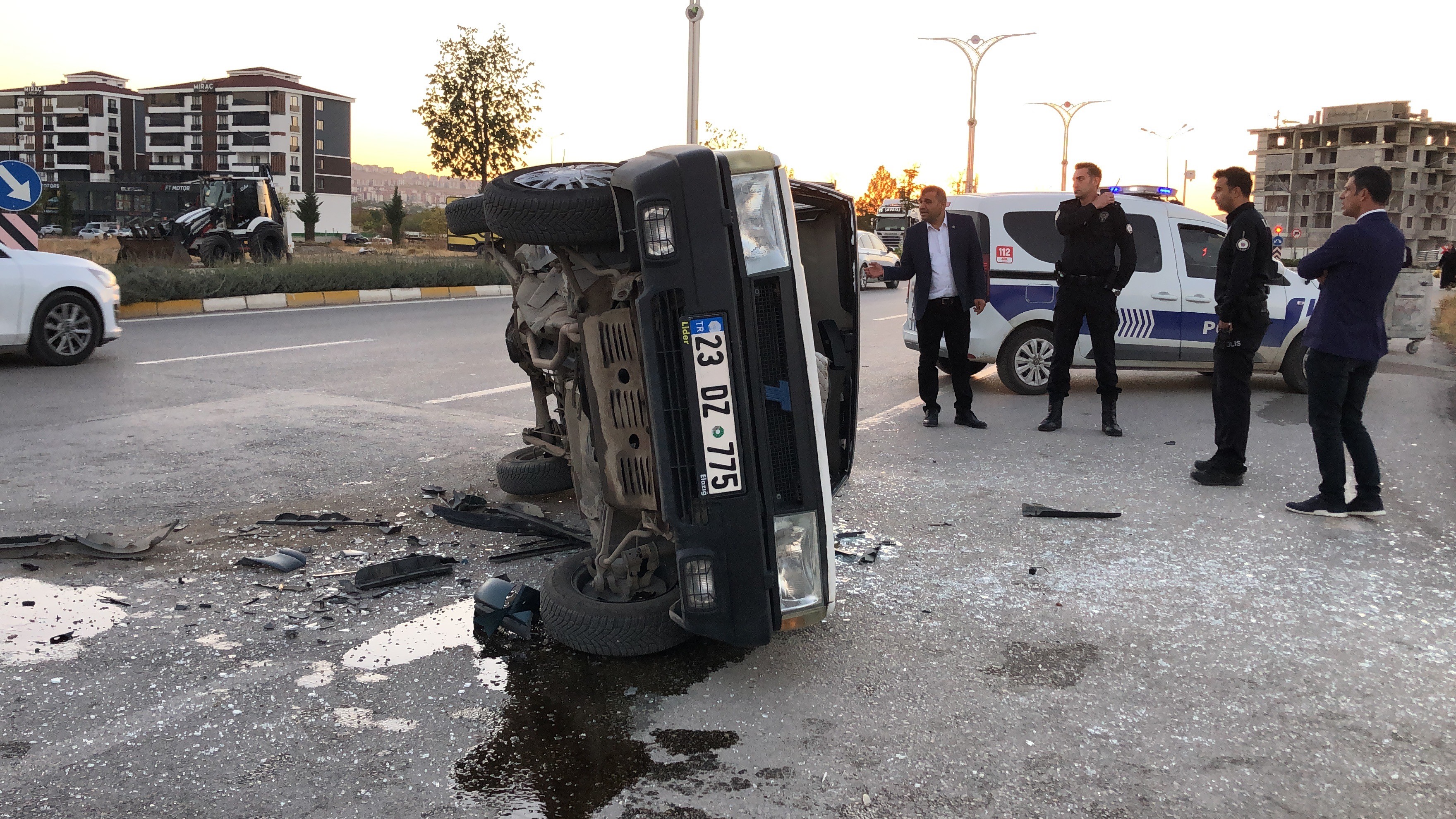 Elazığ’da protokol yolunda kaza: 2 kişi yaralandı-1